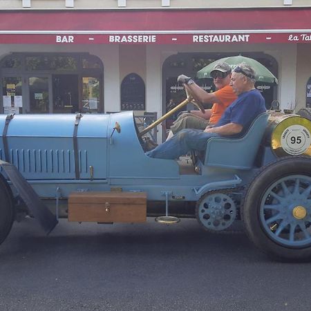 Logis Hotel Du Champ De Foire Saint-Aulaye-Puymangou エクステリア 写真