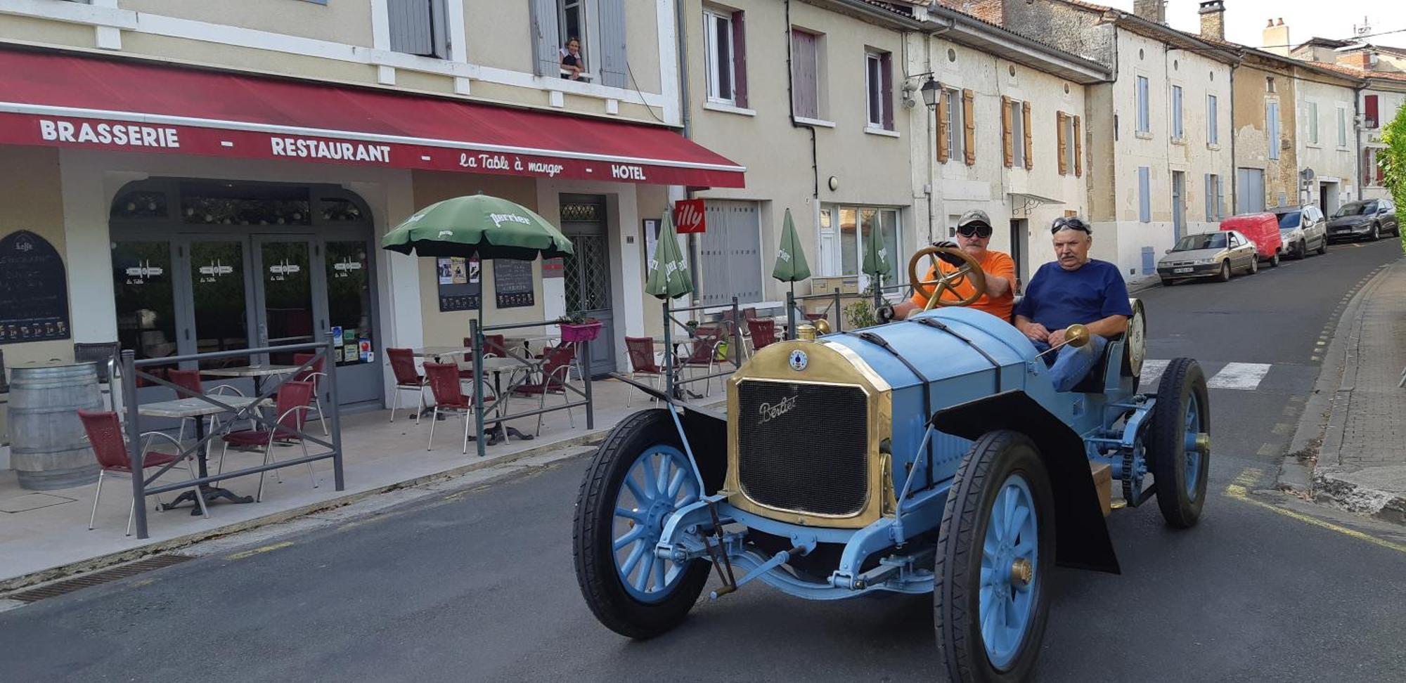 Logis Hotel Du Champ De Foire Saint-Aulaye-Puymangou エクステリア 写真