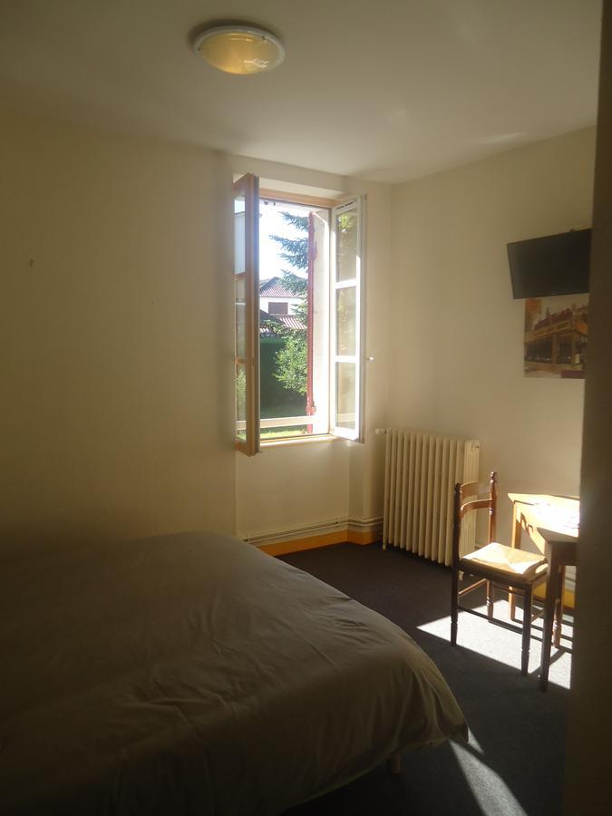 Logis Hotel Du Champ De Foire Saint-Aulaye-Puymangou エクステリア 写真