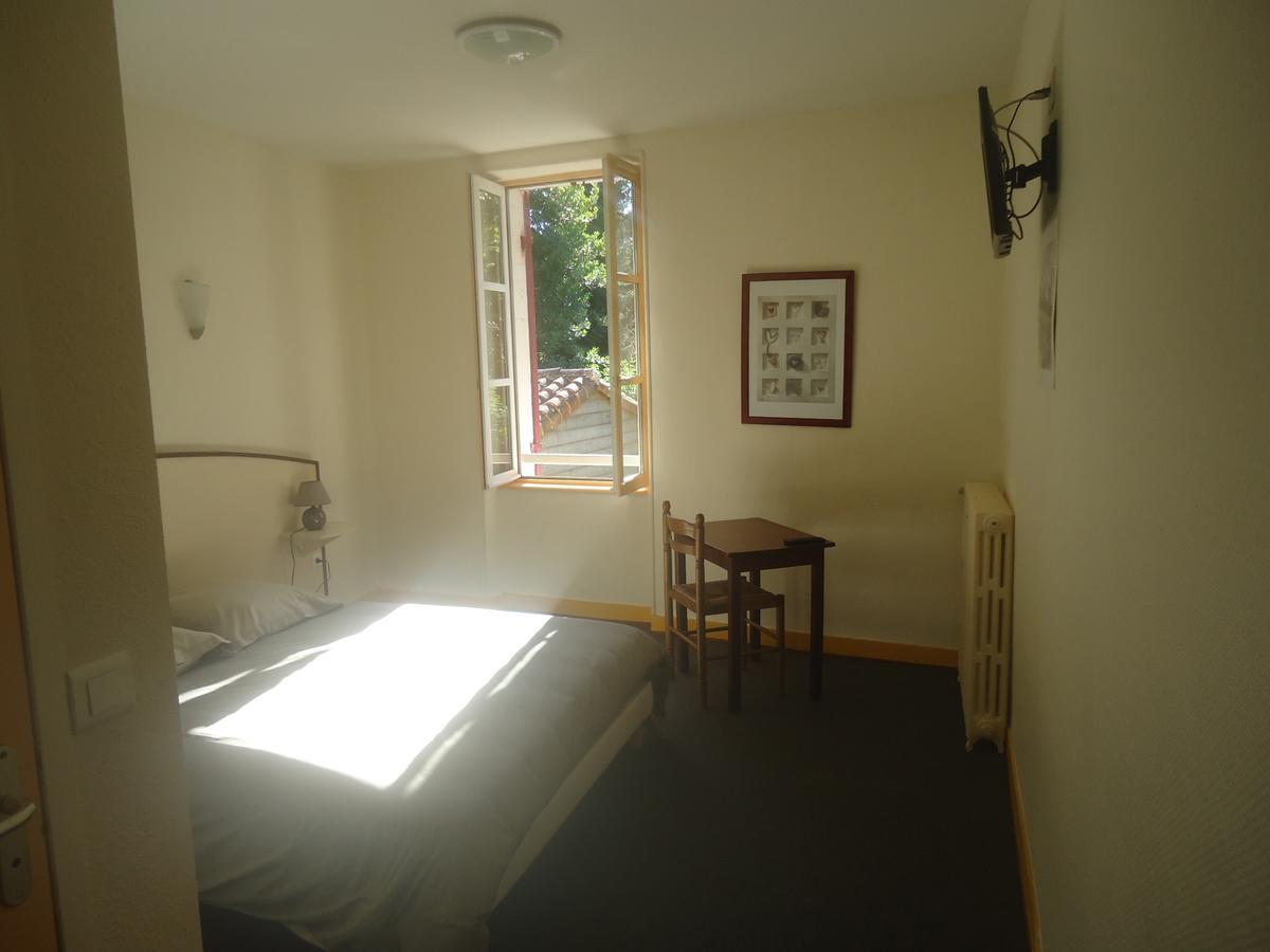 Logis Hotel Du Champ De Foire Saint-Aulaye-Puymangou エクステリア 写真