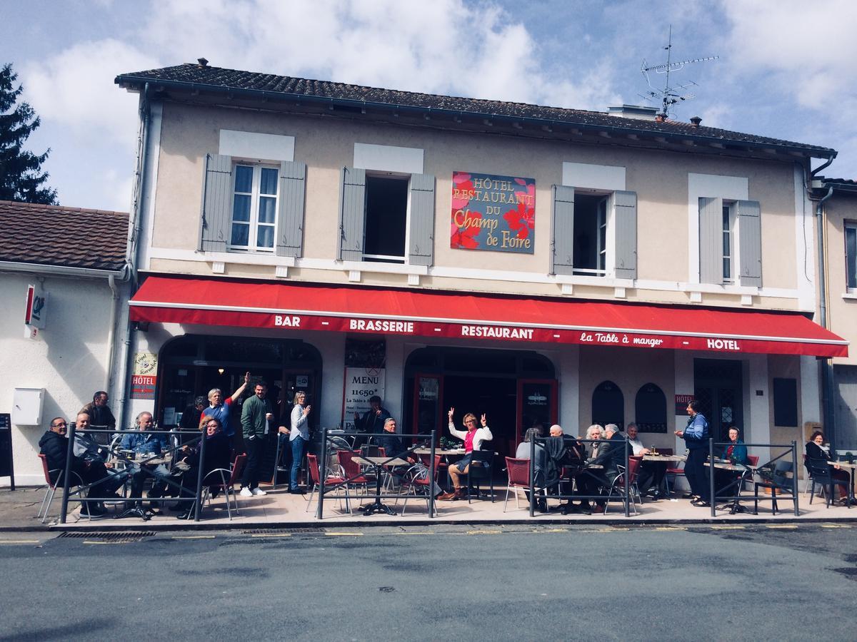 Logis Hotel Du Champ De Foire Saint-Aulaye-Puymangou エクステリア 写真